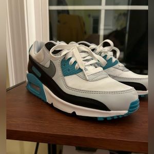 Nike pro women’s 9.5 regular fit